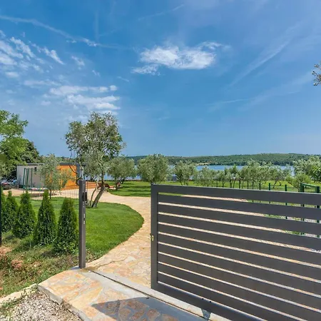 Holiday home Ive & Beta, Olive Grove, Sea, Swimming Pool, Jacuzzi, Fenced Yard, Barbecue - Istria Pula