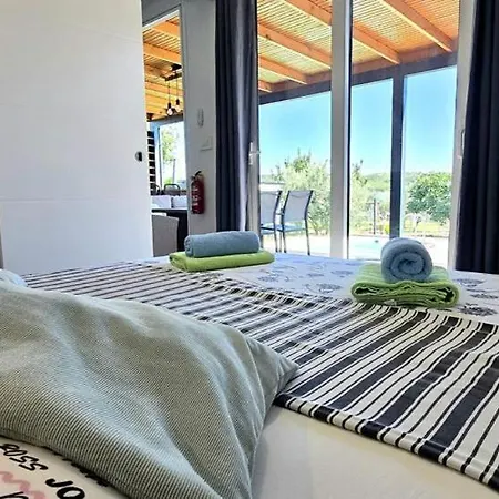 Ive & Beta, Olive Grove, Sea, Swimming Pool, Jacuzzi, Fenced Yard, Barbecue - Istria Casa de Férias *
